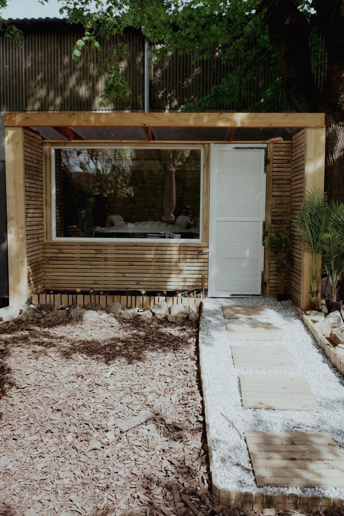 Le Chalet Tipi Avec Jacuzzi Et Jardin Troyes Eksteriør billede